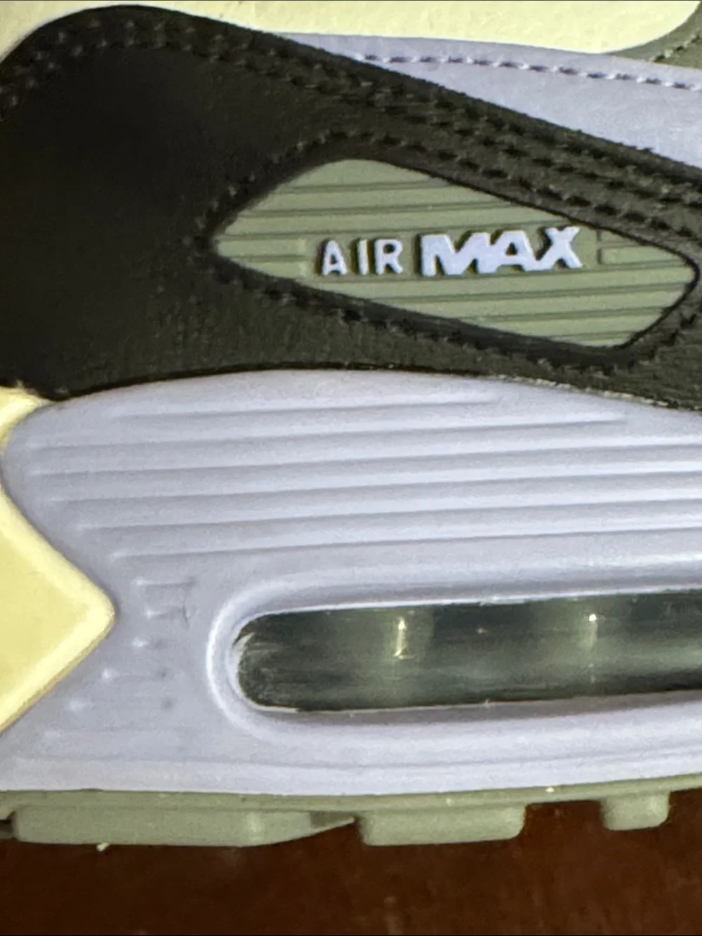 Nike Youth  Air Max Light Thistle size 6 Y  Sneakers in White, Gray & Lavender